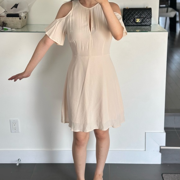 Dynamite Cream Flowy Cold Shoulder Dress S - Picture 1 of 4